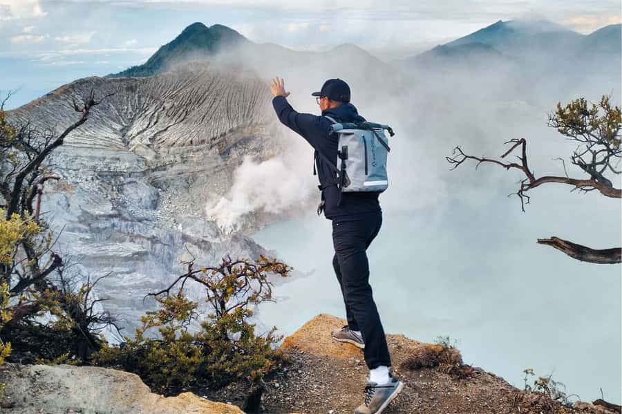 From Bali: Ijen Volcano Sunrise Hike with Transfer & All Fee - Included equipment and what you should pack anyway