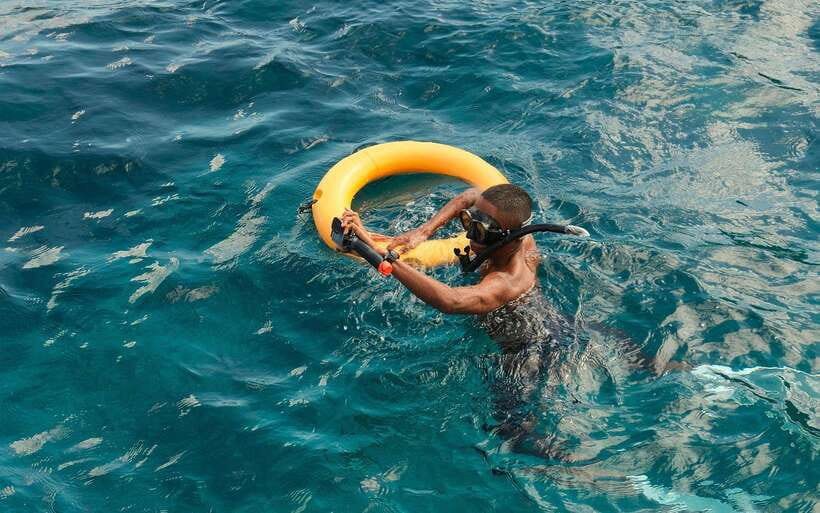 From Bali: Nusa Penida Private Snorkeling Tour with Lunch - Kelingking Cliff viewpoint and the iconic coastline below