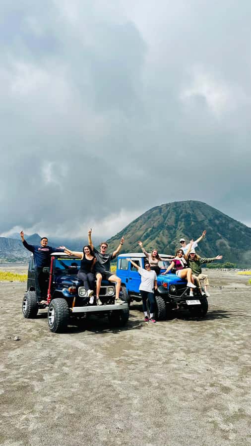 From Malang: Shared Bromo Sunrise Tour with Breakfast - From jeep stops to the sea of sand and Savanna Bromo