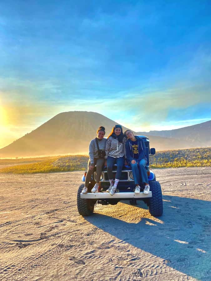 From Malang: Shared Bromo Sunrise Tour with Breakfast - Meeting in Malang: pickups, small group size, and the 4WD plan