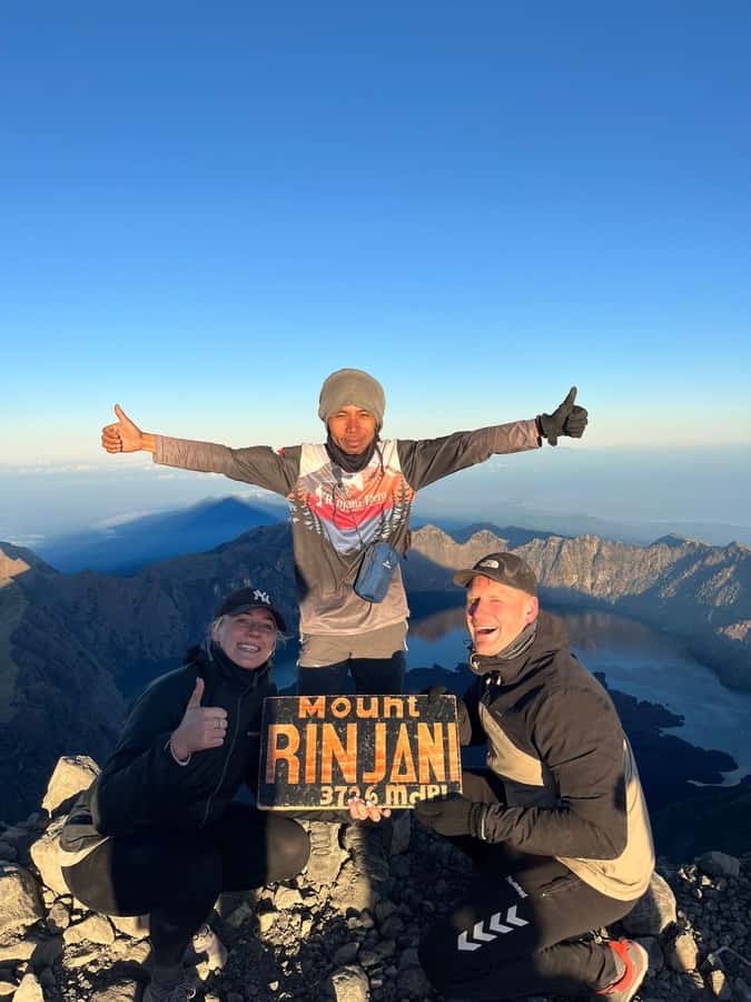 From Senaru: Mount Rinjani 2-Day Trek to Summit - What the guide and porters do for you on real mountain time