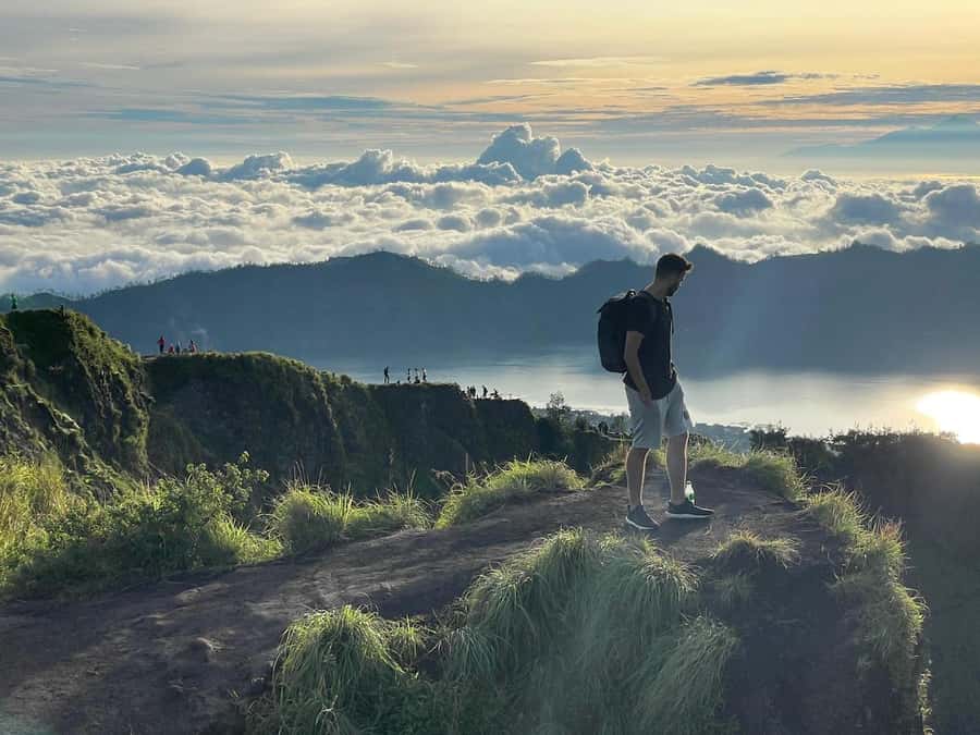 From Ubud: Mount Batur Hiking With Hotspring - The hike up Mount Batur: what to expect from the 1.5-hour climb to the crater