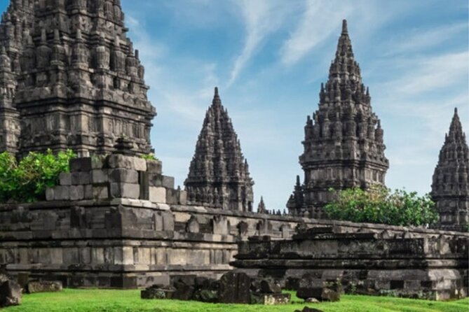 From Yogyakarta: Borobudur and Prambanan Temples in 1 Day - Borobudur by 9:30 AM: The World’s Largest Buddhist Temple Moment