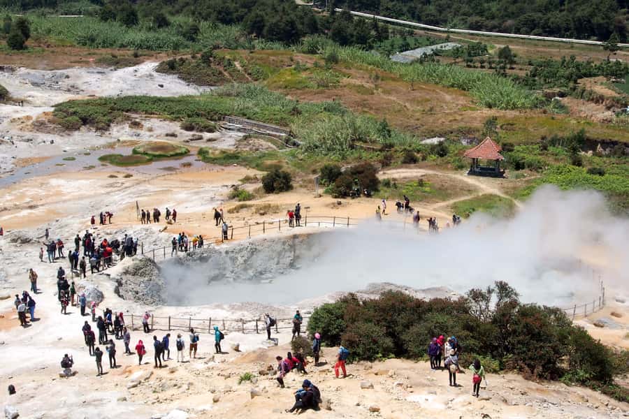 From Yogyakarta: Dieng Plateau Golden Sunrise Guided Trip - Dieng Plateau at dawn: why Sikunir Hill is the main event