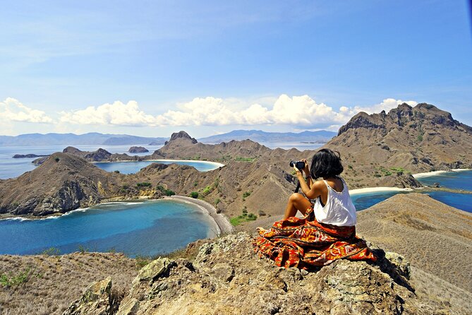 Full Day Trip to Explore 6 Destinations in Labuan Bajo and Komodo - Stop 1, Padar Island: The Short Trek That Sets the Mood