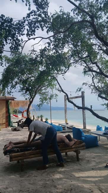 Gili Trawangan: Beach Massage with Sunset and Cocktail - The cocktail moment: a simple included reward