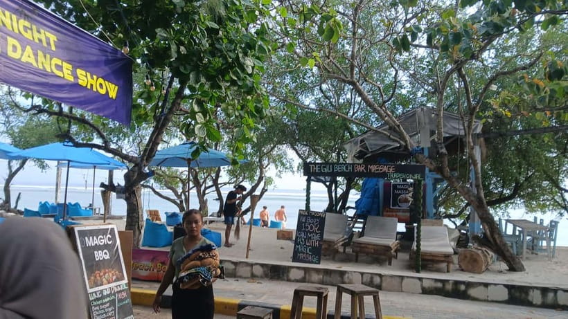 Gili Trawangan: Beach Massage with Sunset and Cocktail - Finding The Gili Beach Bar, and why the name Budi matters
