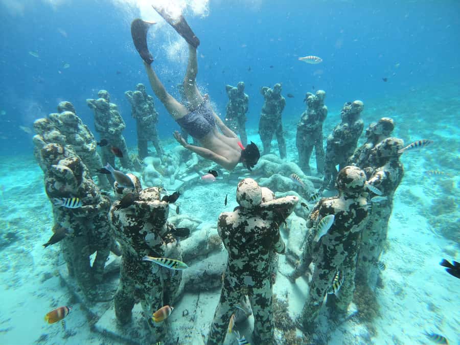 Gili Trawangan: Gili Islands Sunset Boat Tour and Snorkeling - Stop 1: Underwater Statues at Gili’s Iconic Landmark
