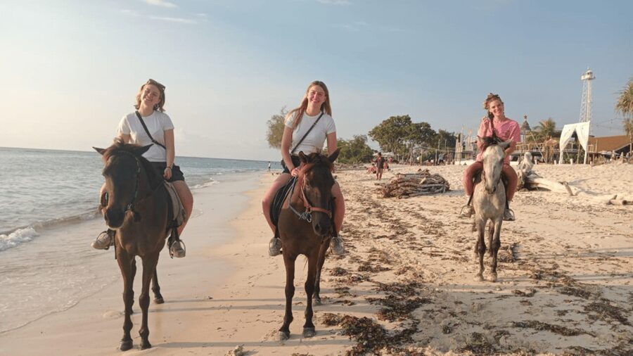 Gili Trawangan: Horse Riding on the Beach - Photos and the best way to make memories