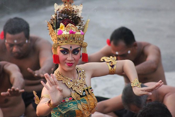 Half-Day Tour: Uluwatu Temple and Kecak Fire Dance Show - Why Uluwatu Temple at Sunset Is the Main Event