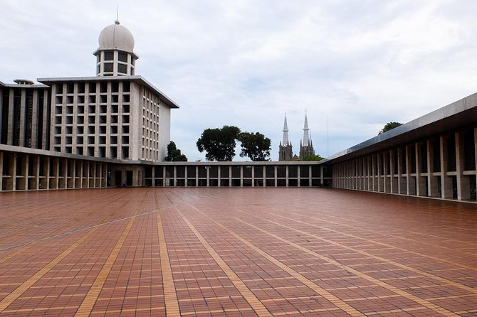 Halfday Excursion Old city Batavia with Lunch and Souvenir - Dharma Bhakti Temple: a calm historical pause in the middle of the city