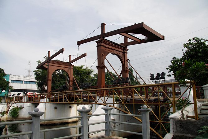 Halfday Excursion Old city Batavia with Lunch and Souvenir - Sunda Kelapa harbor: the 500-year-old port atmosphere