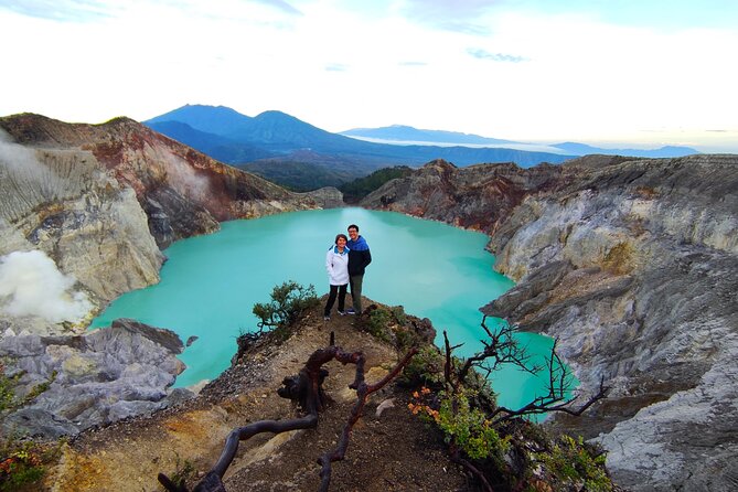 Ijen Blue Fire Trekking - Safety gear at Ijen: why the gas mask and headlamp are not optional extras