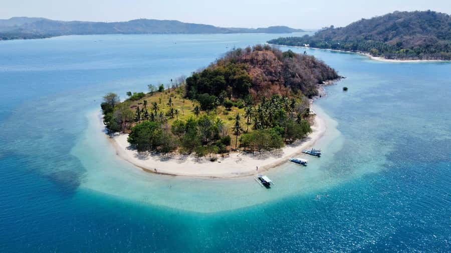 Island Hopping Gili Asahan, Gede, Rengit, Layar & Goleng - From hotel pickup to Tembowong harbour, the day starts on easy mode