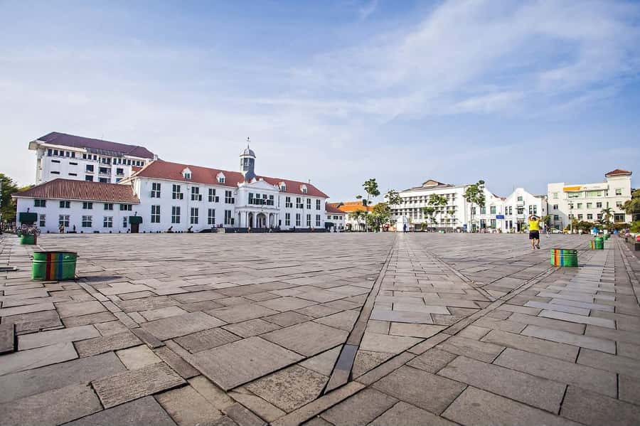 Jakarta: Full-Day Highlights Tour - Istiqlal Mosque and Cathedral Jakarta: Two Big Statements, Different Styles
