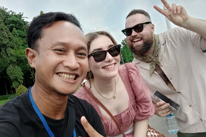 Jakarta Half-Day Sightseeing Tour To Modern City and Old Town - Stop 3: Merdeka Square and the National Monument photo stop
