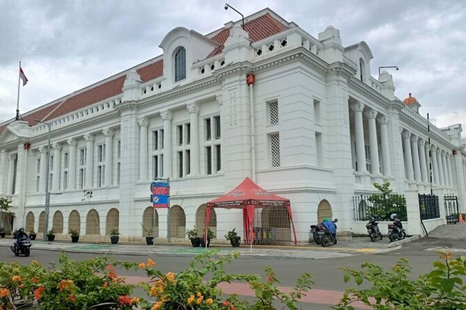 Jakarta Indonesian Culture in half Day - Rumah Batik Danar Hadi Raden Saleh: batik shopping without the guesswork