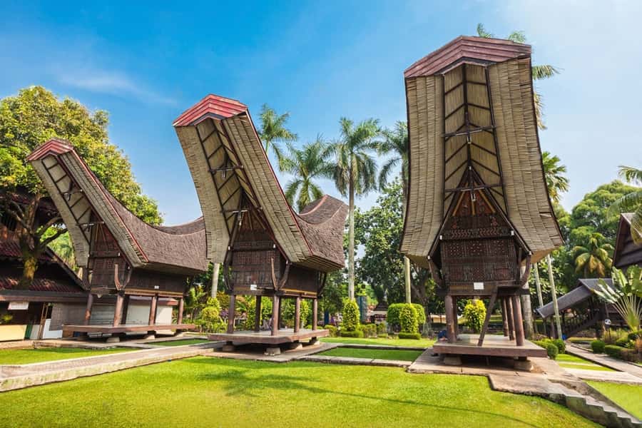 Jakarta: Jakarta Culture and Landmarks Full-Day Tour - Istiqlal Mosque and Jakarta Cathedral: harmony you can see up close