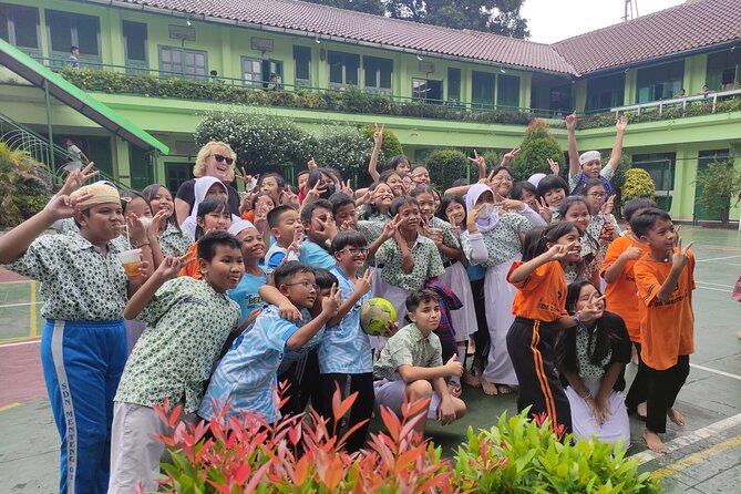 Jakarta Private City Tour with Obama School visit - Menteng 01 Pagi (Obama School): meeting students and spotting little Obama