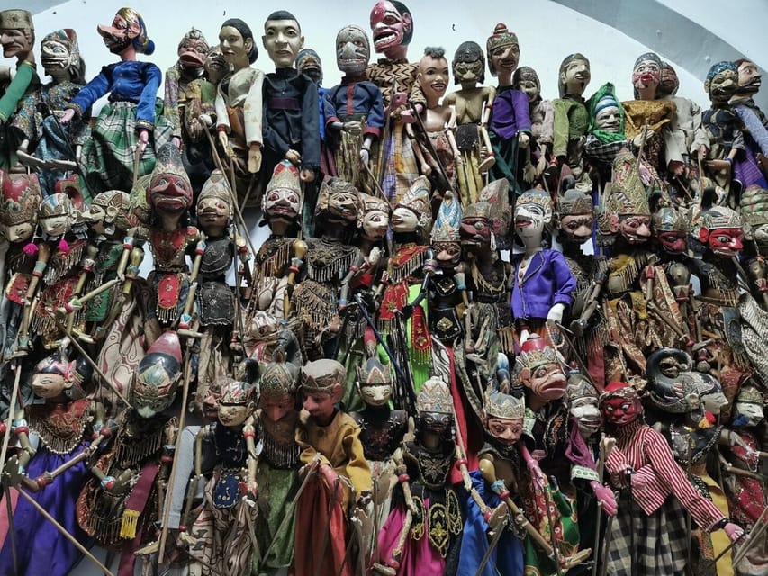 Jakarta: Private Half-Day Tour Highlight of Jakarta - Istiqlal Mosque and Jakarta Cathedral: Two Faiths, One City Center