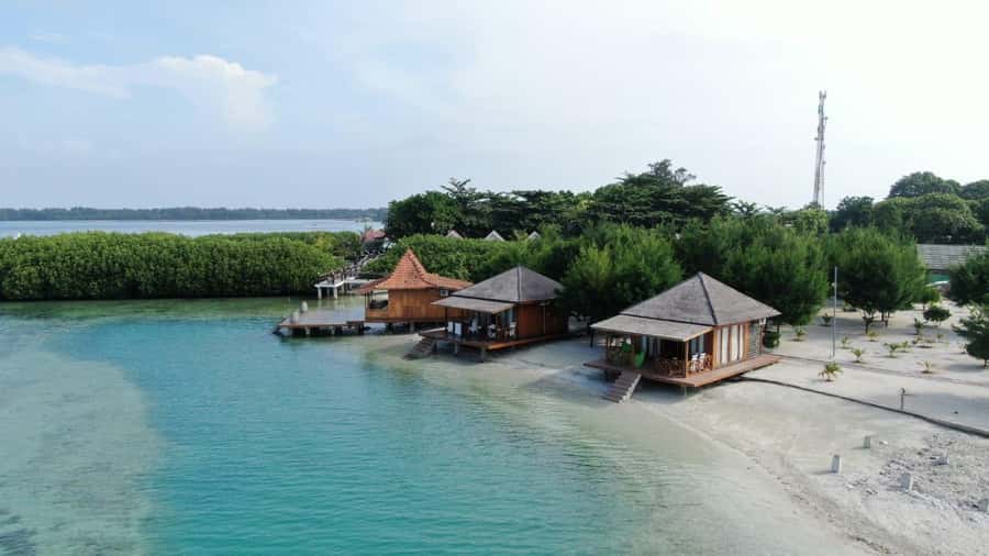 Jakarta: Thousand Island Tour with Canoeing and Snorkeling - Macan Island and the low-tide walk: cool geography, but strict conditions