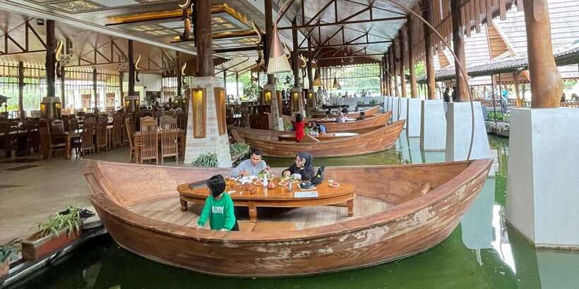 Jakarta: Volcano, Tea/Rice Fields, Hot Spring, Local Food - Fruit paradise and honey pineapple tasting, what you should pay attention to