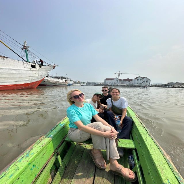 Jakarta Walking Tour: Explore Jakarta as the Locals do - Glodok Chinatown: Food, the Market Beat, and a Buddhist Temple Stop