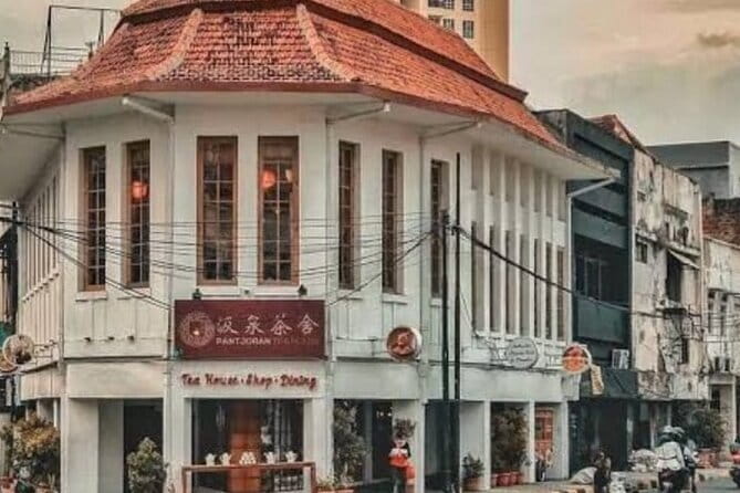 Jakarta Walking Tour with Public Transportation Visiting Sites - Key Highlights You’ll Feel Immediately