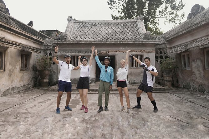 Jogja Hidden Gems - Cycling Tour - Chinese Temple Stop: A Visible Contrast in the City