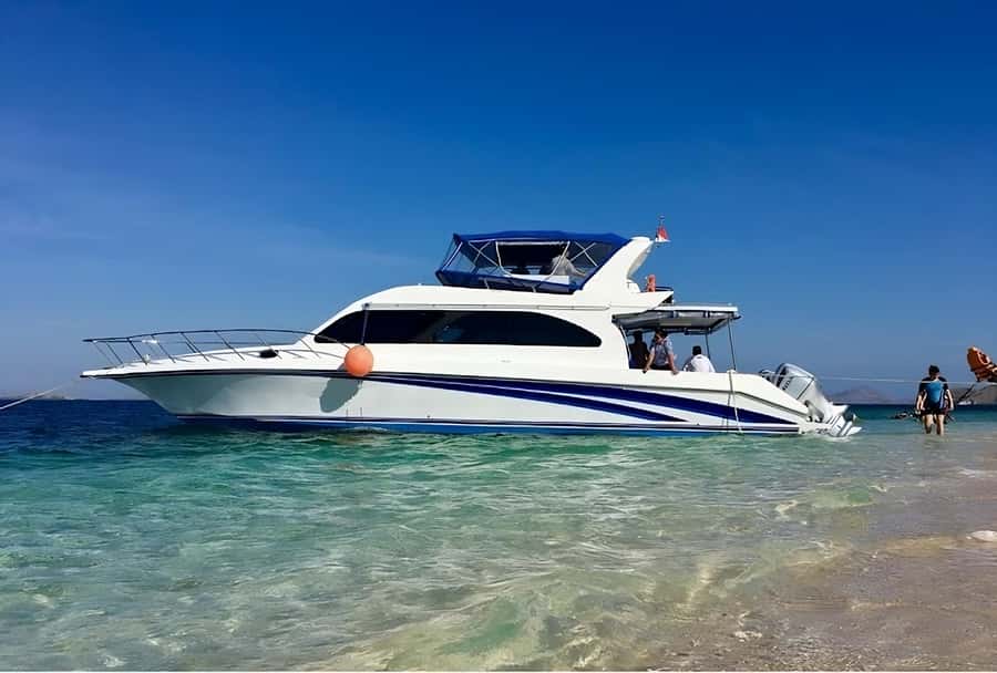 Komodo Island: Komodo Dragons & Islands Day Tour - Taka Makassar atoll time and Kanawa Island reef snorkeling