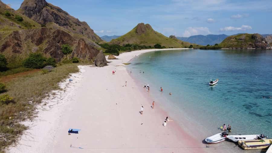Labuan Bajo: 2D1N Komodo & Pink Beach Shared Boat Tour - Day 1: Kelor Views, Manjarite Snorkel, Kalong Flying Fox Sunset