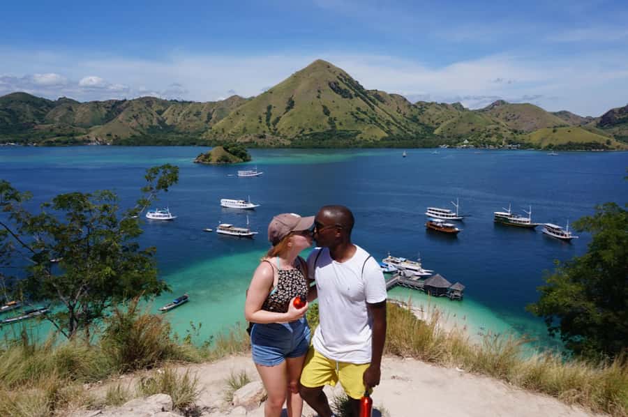 Labuan Bajo: 2D1N Komodo & Pink Beach Shared Boat Tour - Manta Point Snorkeling: What You Can Expect, and What You Should Not