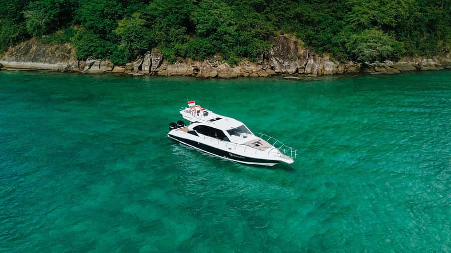 Labuan Bajo: Komodo National Park Full-Day Speedboat Tour - Manta Point: the chance to snorkel with manta rays