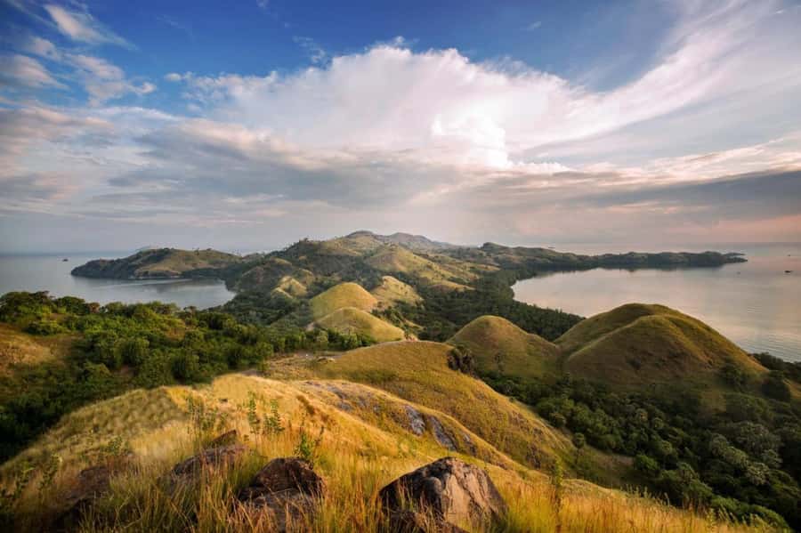 Labuan Bajo: Rangko Cave and Beach Snorkeling Half-Day Tour - Morning vs Afternoon: Timing Changes the Cave and the Sunset