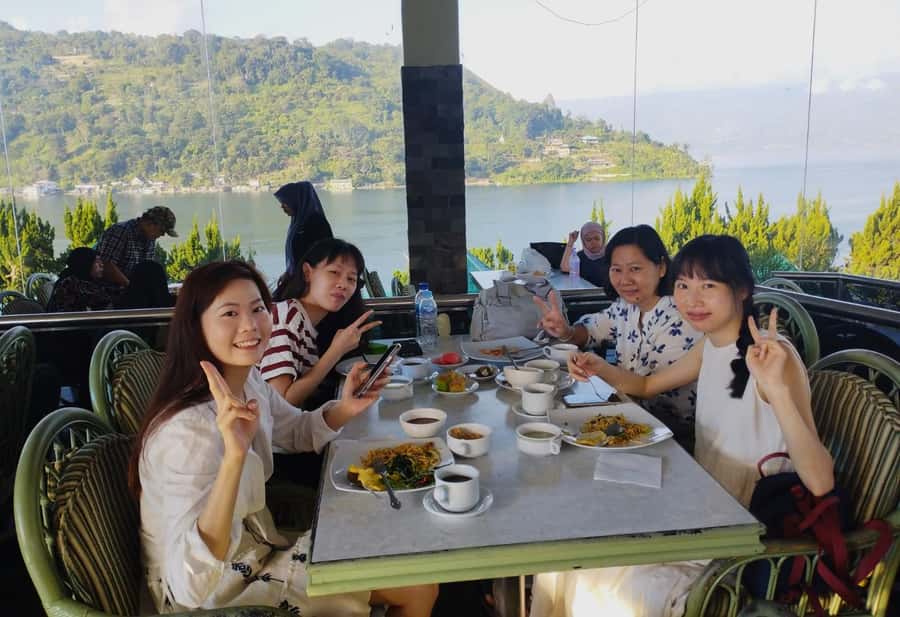 Lake Toba Fullday Tour from Medan - Siantar Stop: Kwan Im Temple at the Midway Point