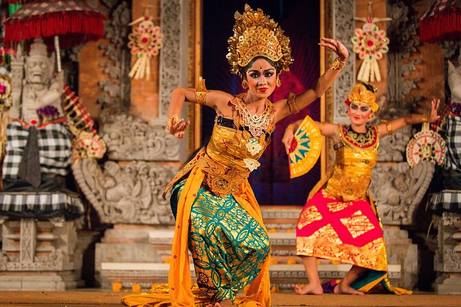 Legong Dance Show at Ubud Palace Bali - Legong Dance at Ubud Palace: a royal-court show with gamelan momentum