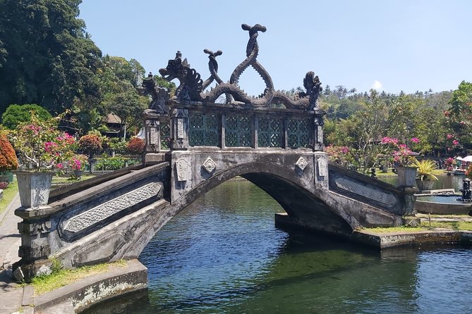 Lempuyang Tour : Heaven gate, Tirta Gangga, Goa Raja waterfall - How the Private Driver Makes the Whole Day Easier