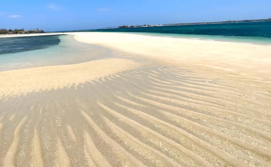 Lombok: Pink Beach, Snorkeling, & Tanjung Ringgit Tour - Lunch at Pink Beach 1 (Tangsi): Grilled Seafood on the Sand