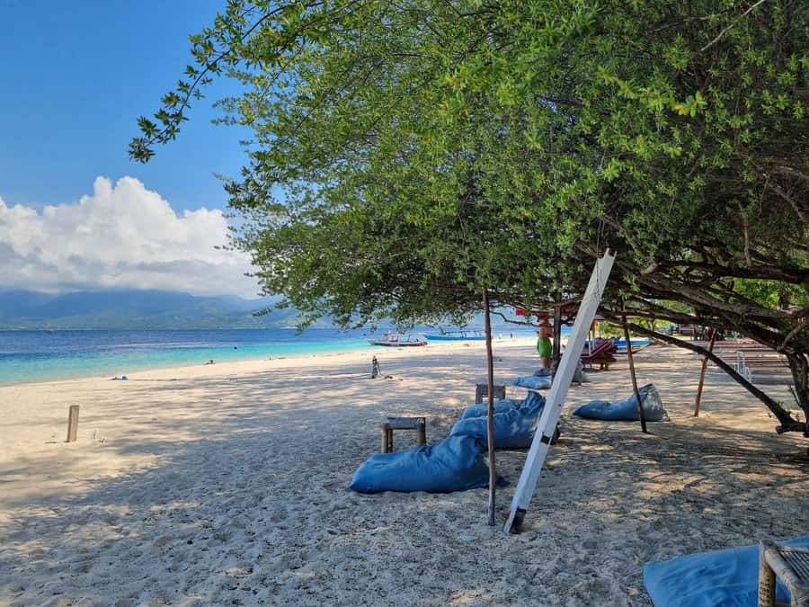 Lombok: Private Customizable Tour with Driver-Guide - Culture stops like Sukarara and Banyumulek, plus village life