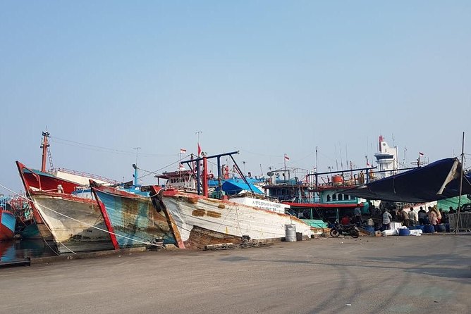 Look at Jakarta Local Experience Tour With Boating - Pelabuhan Sunda Kelapa: old port boating and practical photos