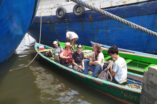 Look at Jakarta Local Experience Tour With Boating - Glodok Chinatown and its older temples