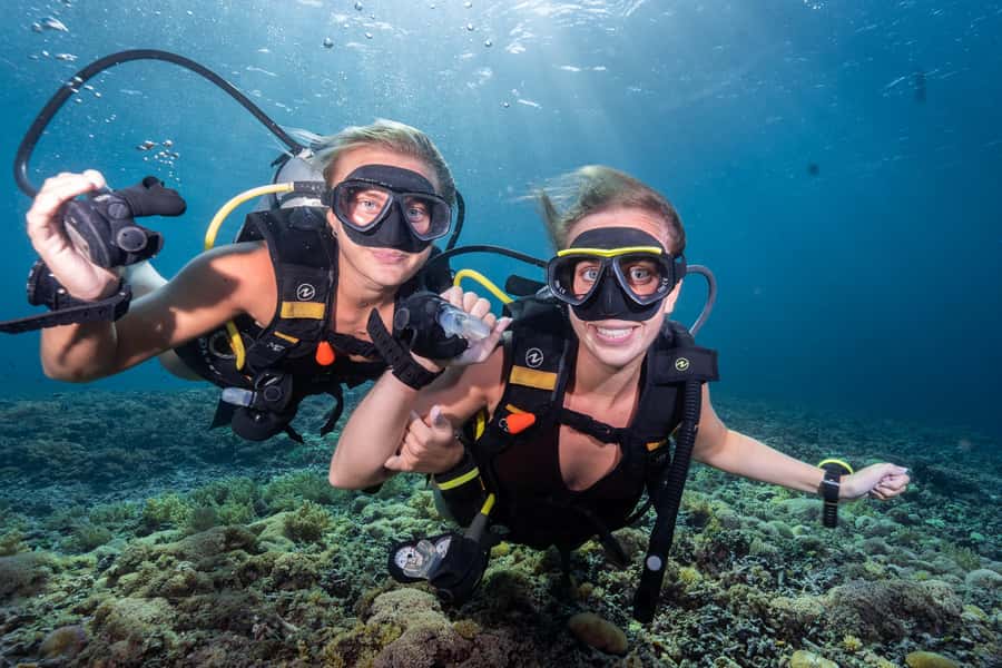Manta Dive Gili Trawangan: Discover Scuba Diving - Pool practice: where first-timers get their bearings