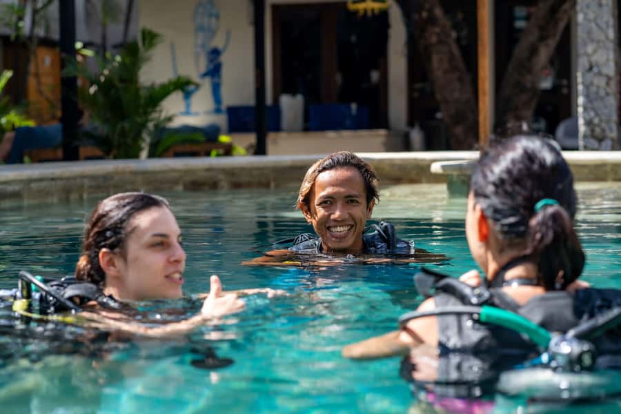 Manta Dive Gili Trawangan: Discover Scuba Diving - Getting ready at the meeting point and what to bring