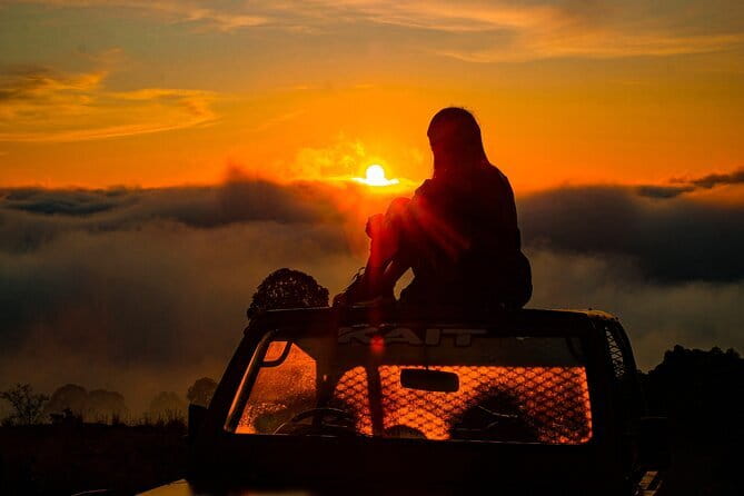 Mount Batur Sunrise Jeep With Hot Springs Tour - Stop 1: Mount Batur sunrise by private jeep, plus breakfast with crater views