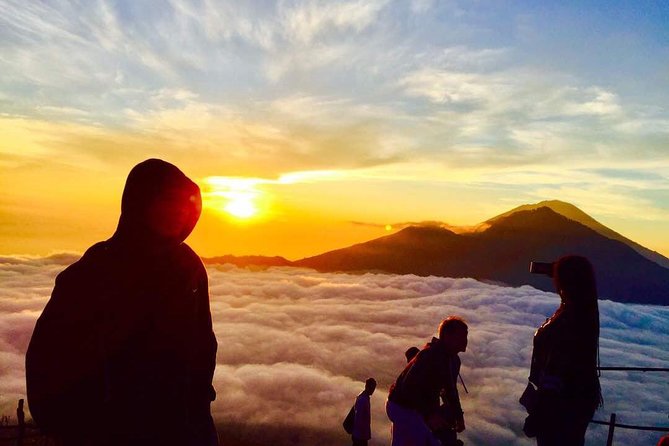 Mount Batur Trekking Sunrise Private Tour - Breakfast with Lake Batur and Mt. Rinjani, when the sky turns into a show