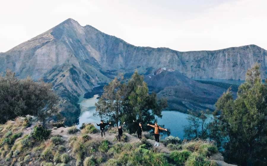 mount rinjani One day trek - Entering The Rinjani Crater Rim Game From Senaru
