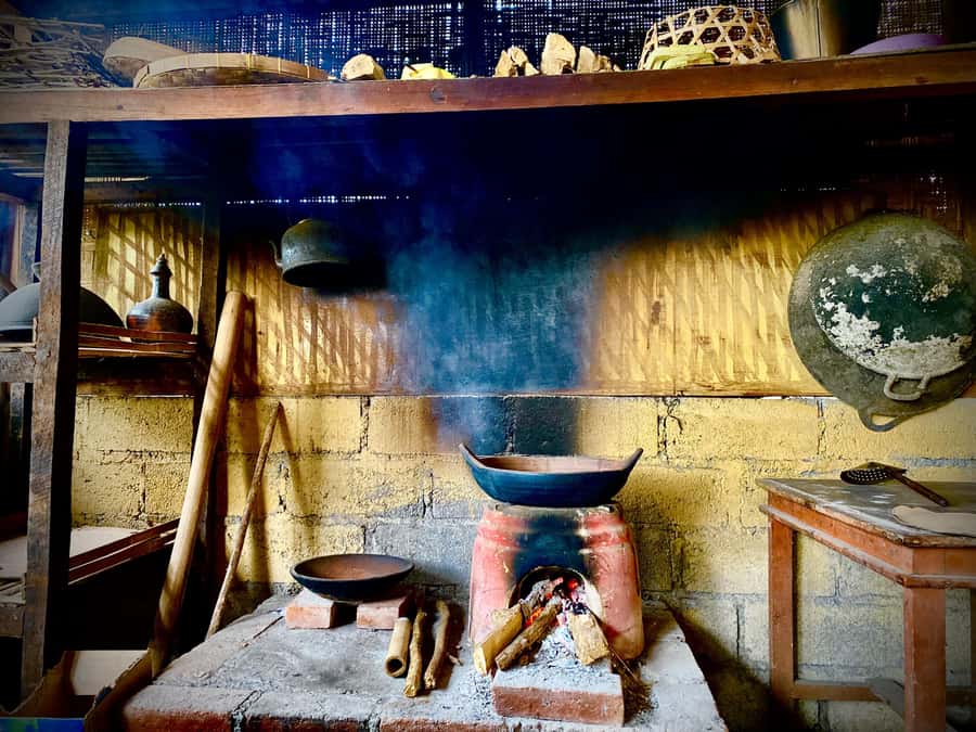 Munduk Balinese Cooking Class lunch/Dinner at a Local Home - Lunch or dinner at the family table, with real diet options