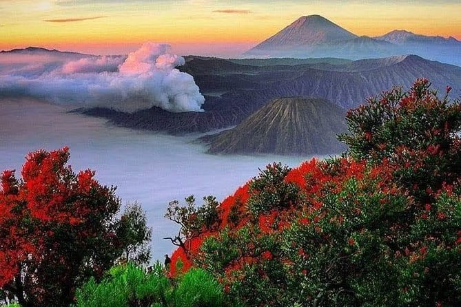 Munduk: Twin Lake Jungle Hike, Ulun Danu Temple, & Waterfall - What to pack, and what to skip