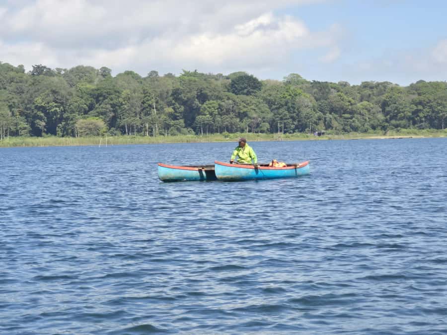 Munduk: Twin Lakes Jungle Hike with Lake Canoe and Waterfall - Temple stops near Lake Tamblingan, and why they matter