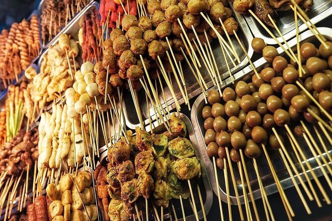 Night Walking Tour-Malioboro street food with guide at Yogyakarta - Jalan Malioboro: the classic spring roll bite that locals actually crave